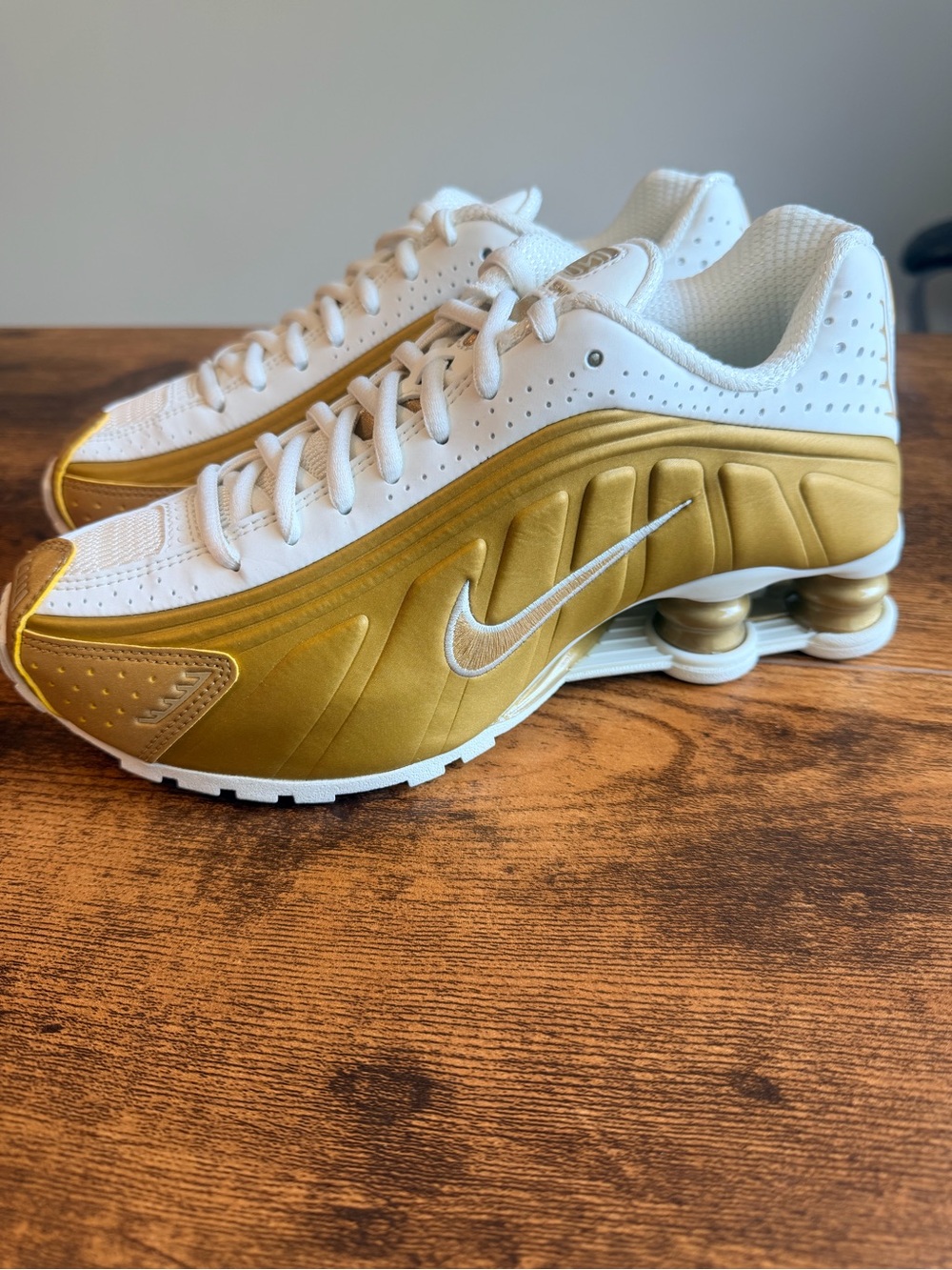 Nike Women’s White and Gold Shox Running Shoes 6W